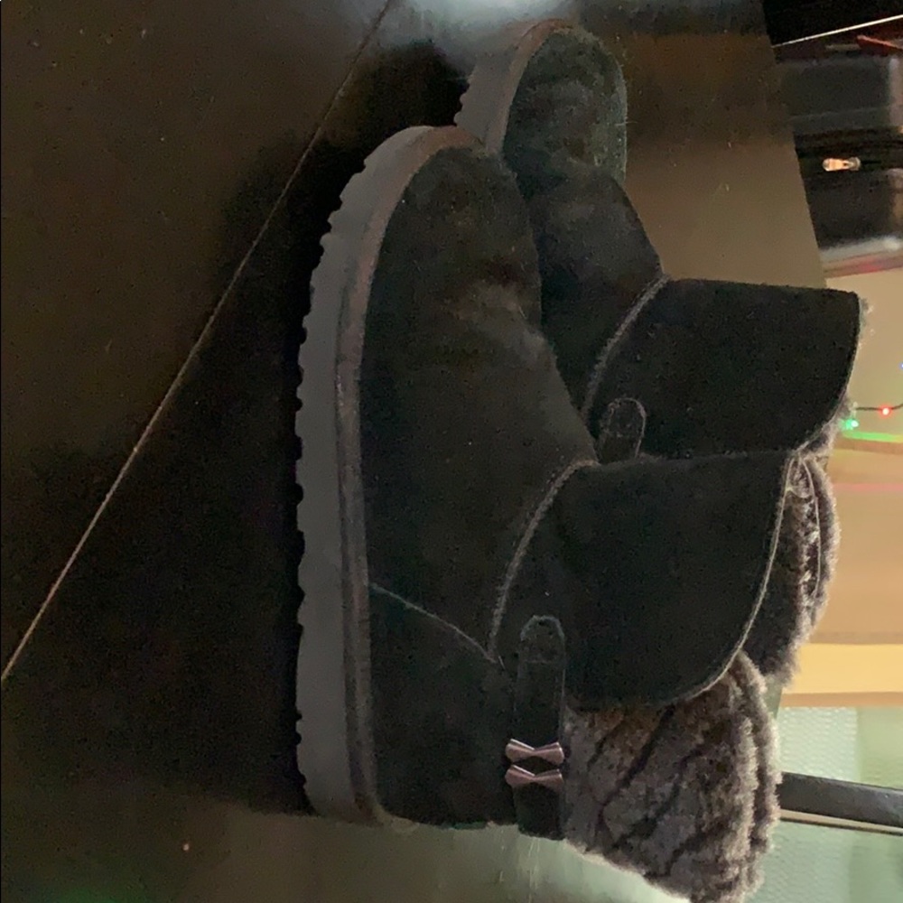 Black Ugg boots